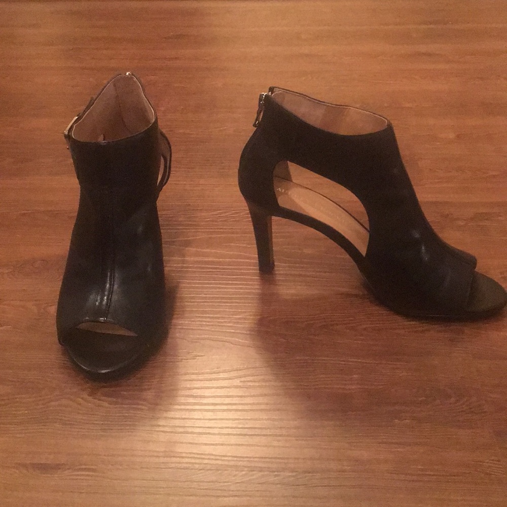 Like New Black Leather Heels Size 7.5